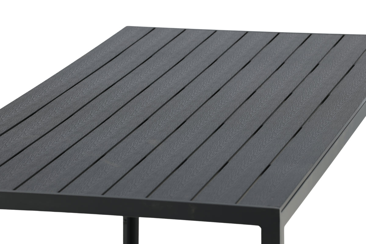 Gartentisch Tareen - eng harmonesch Kombinatioun aus Natierlechkeet a Stabilitéit