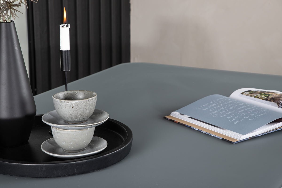 Gartentisch Amaré - eng Kombinatioun aus matter Glasplack an Aluminiumgestell