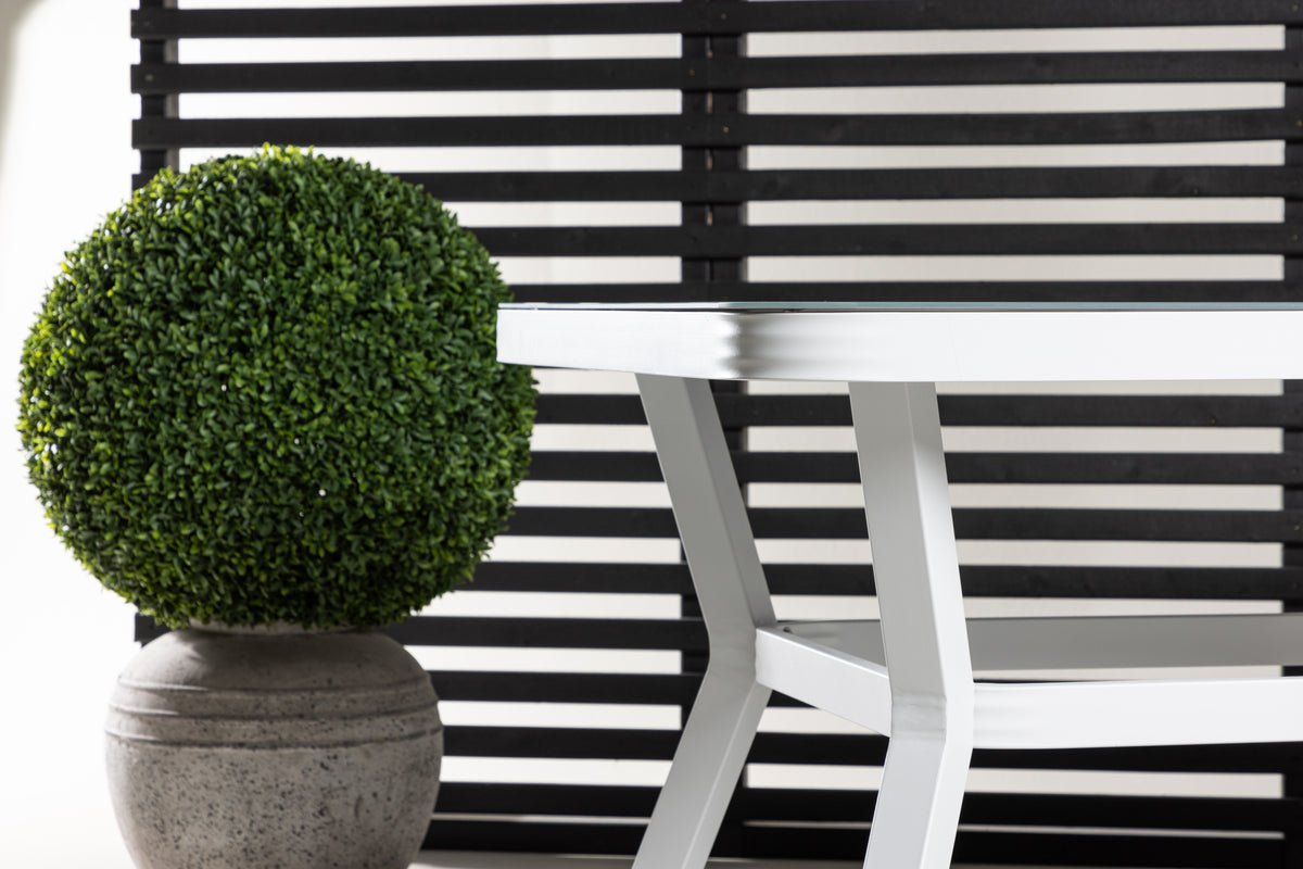 Gartentisch Amaré - eng Kombinatioun aus matter Glasplack an Aluminiumgestell