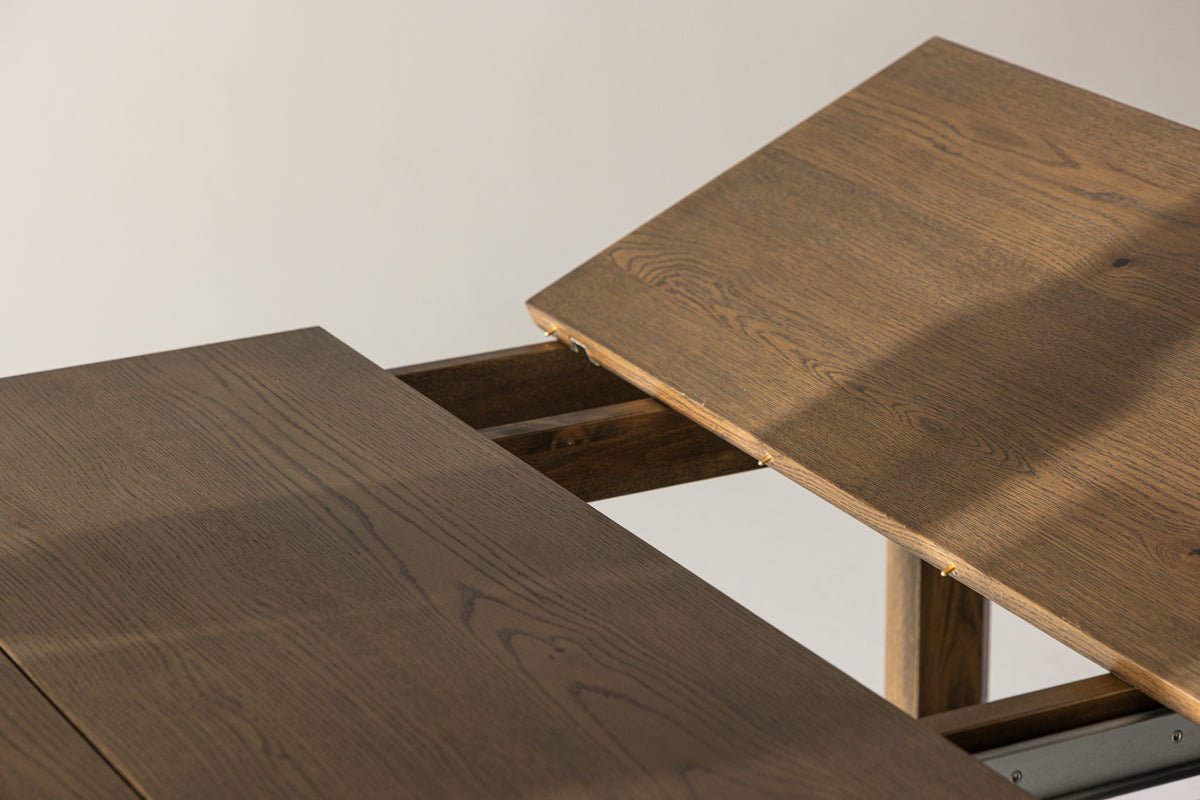 Esstisch Wainui - gefertigt aus robustem Eichenholz