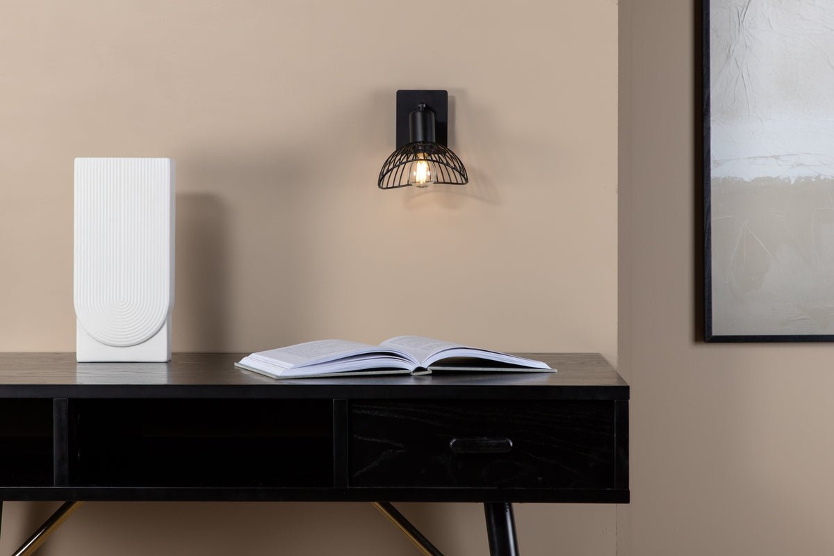 Wandleuchte „Holger" – Ronn, schwaarze Stolschierm mat eleganter Mauerbefestegung