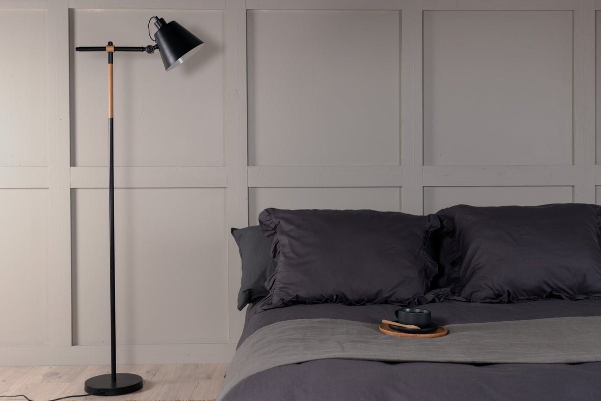 Stehlamp „California“ – markant, modernes Design a Schwaarz