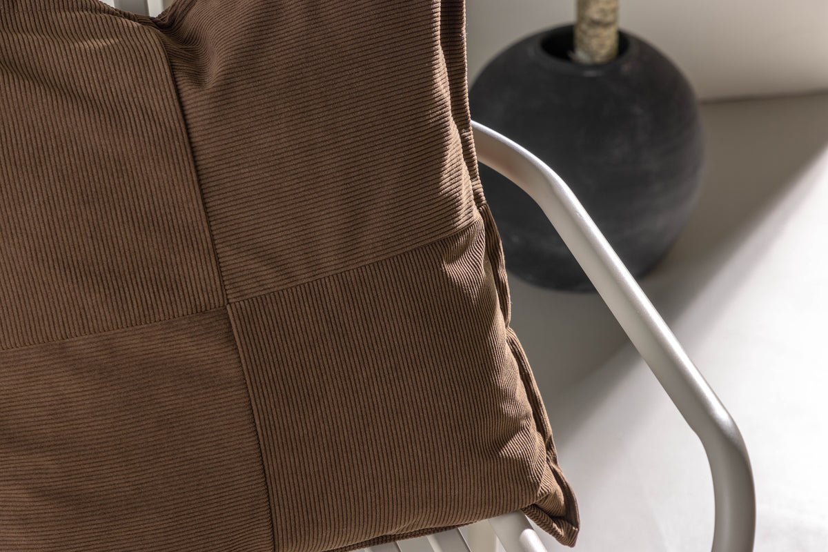 Këssenbezuch Budapest - 50x50 cm a Béis, Däischtergréng an Brong