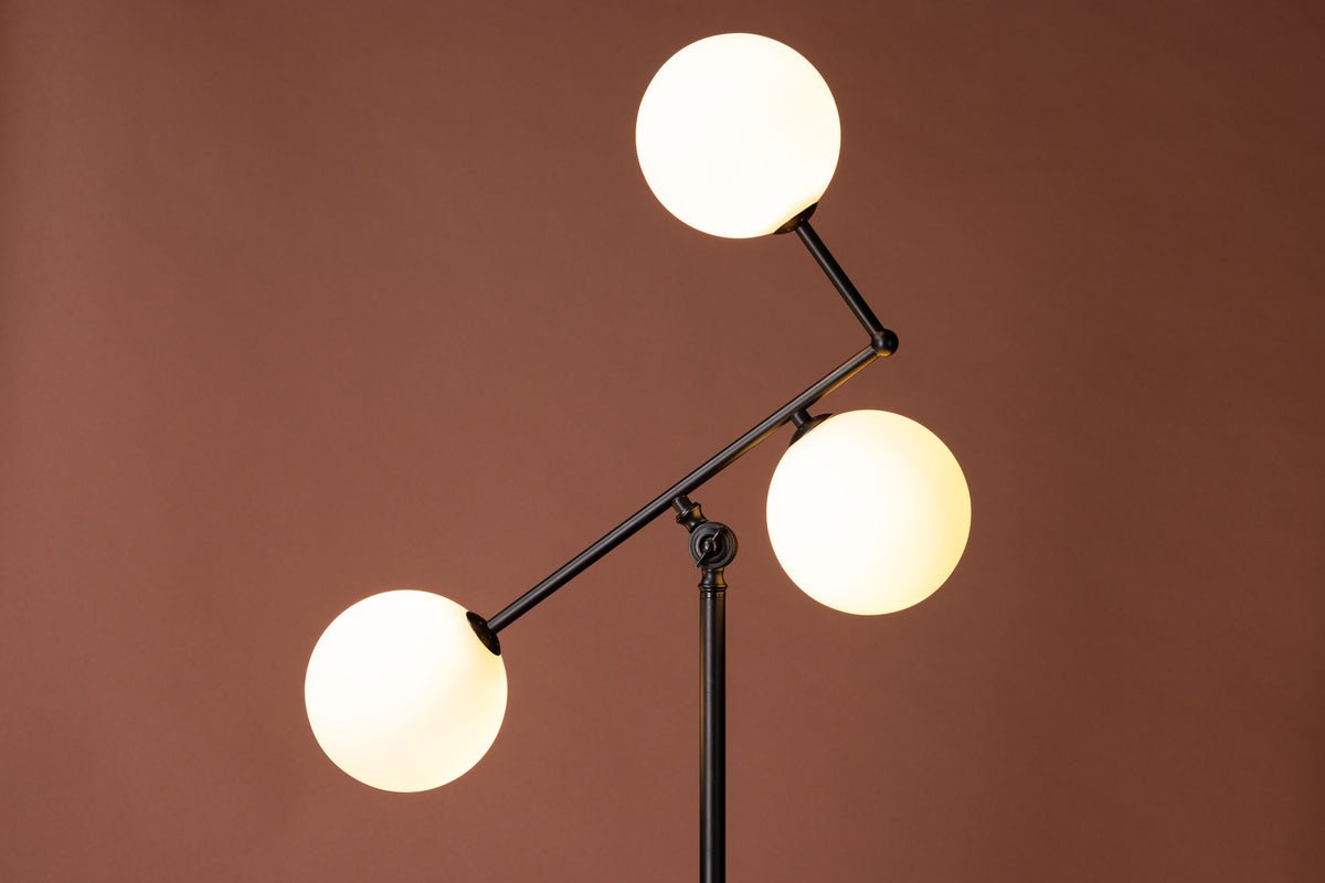 Stehlamp „Novera“ – Dräiflammeg Designerlampe an Schwaarz (Héicht 160 cm)