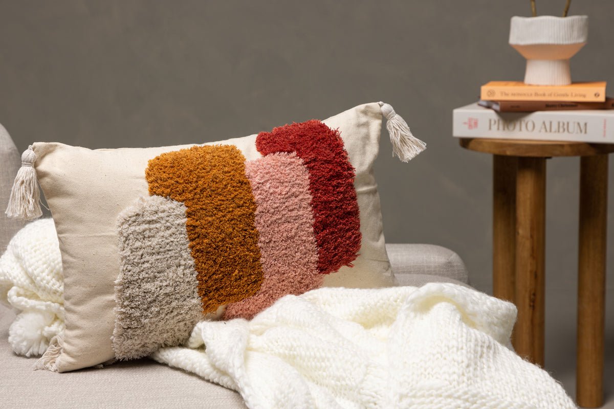 Këssenbezuch Vibe - 50x30 cm an Wäiss mat faarwege Muster