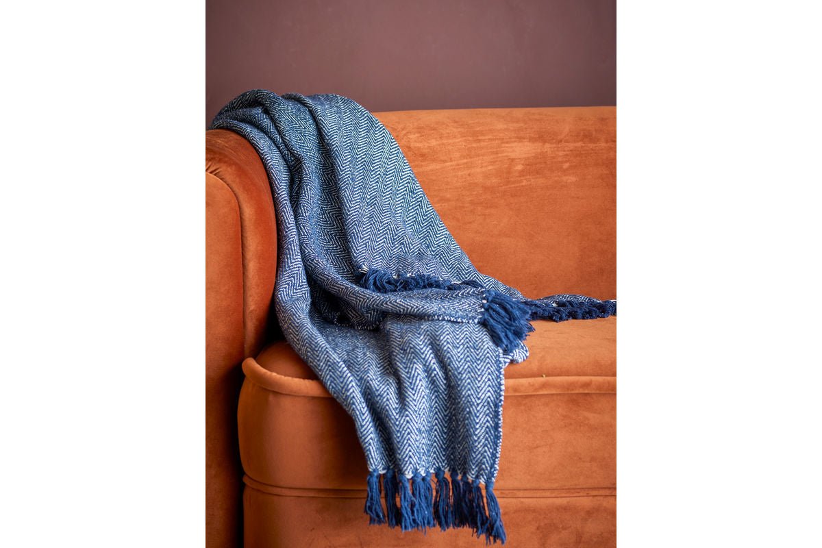 Tagesdecke Ayar – Fischgrätenmuster aus recycelter Baumwolle