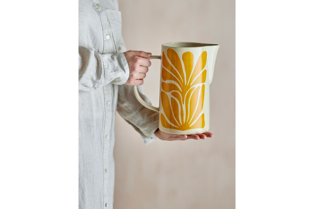 Krug Solis – handbemoolt Steingut a giel