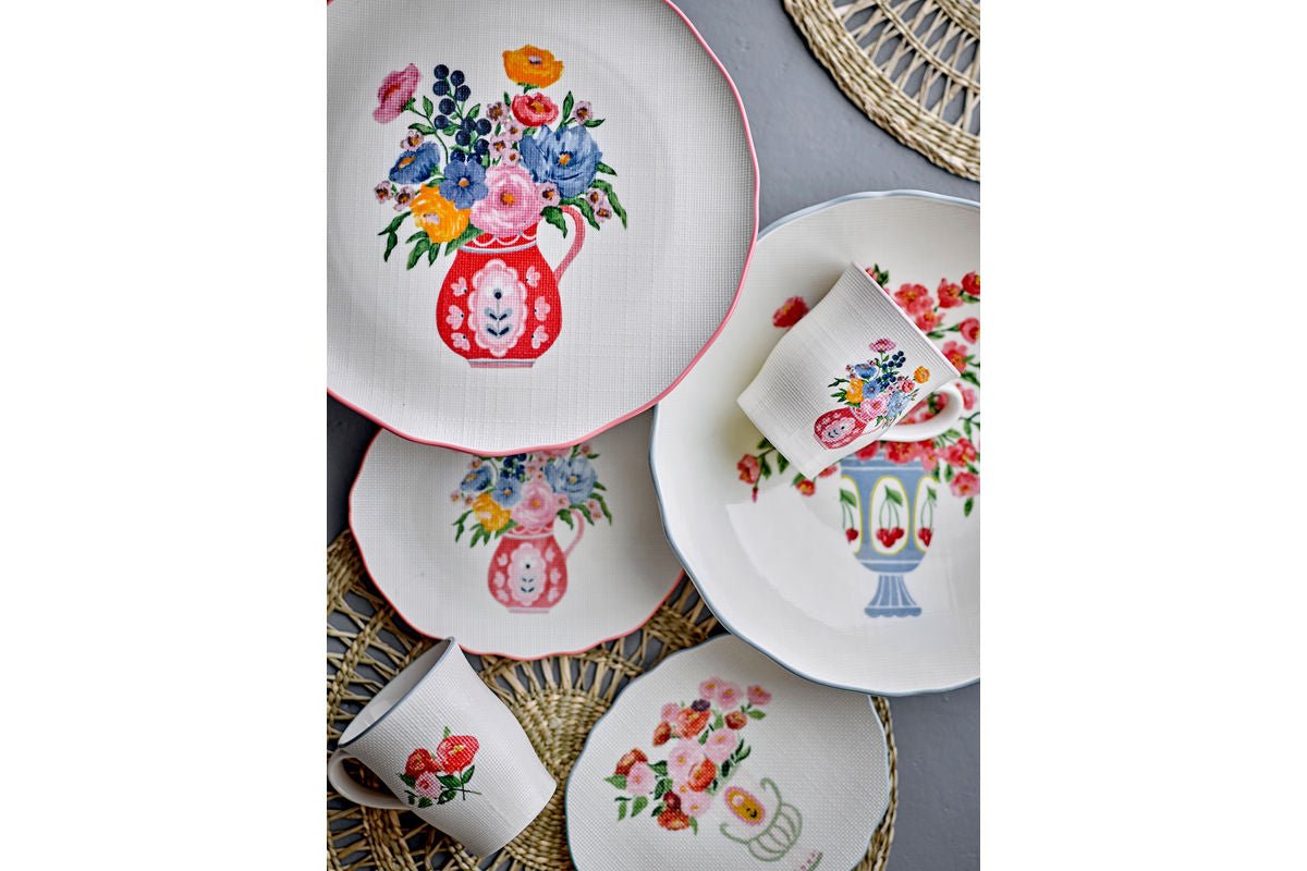 Schossel Avenza – wäiss Steingutt mat Blummen