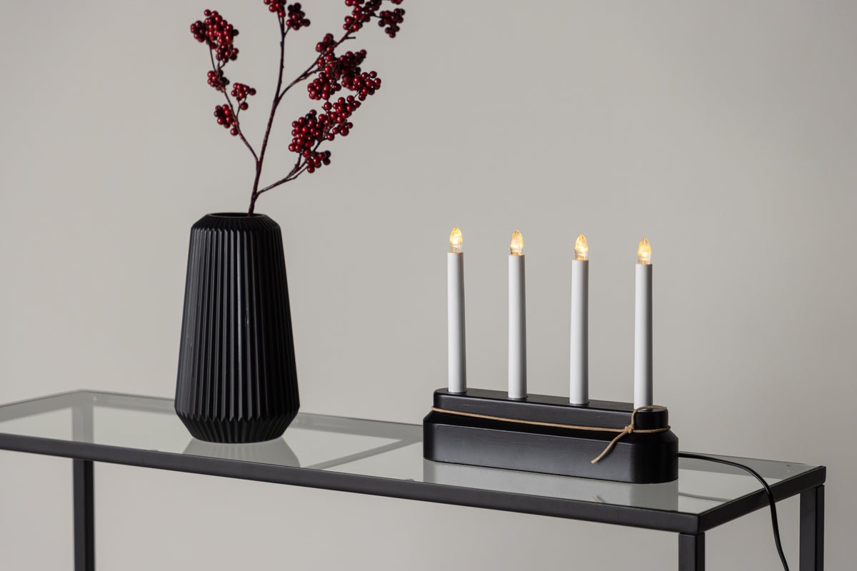 Chrëschtdekoratioun Fjordlicht - an Schwaarz mat 4 Kerzen