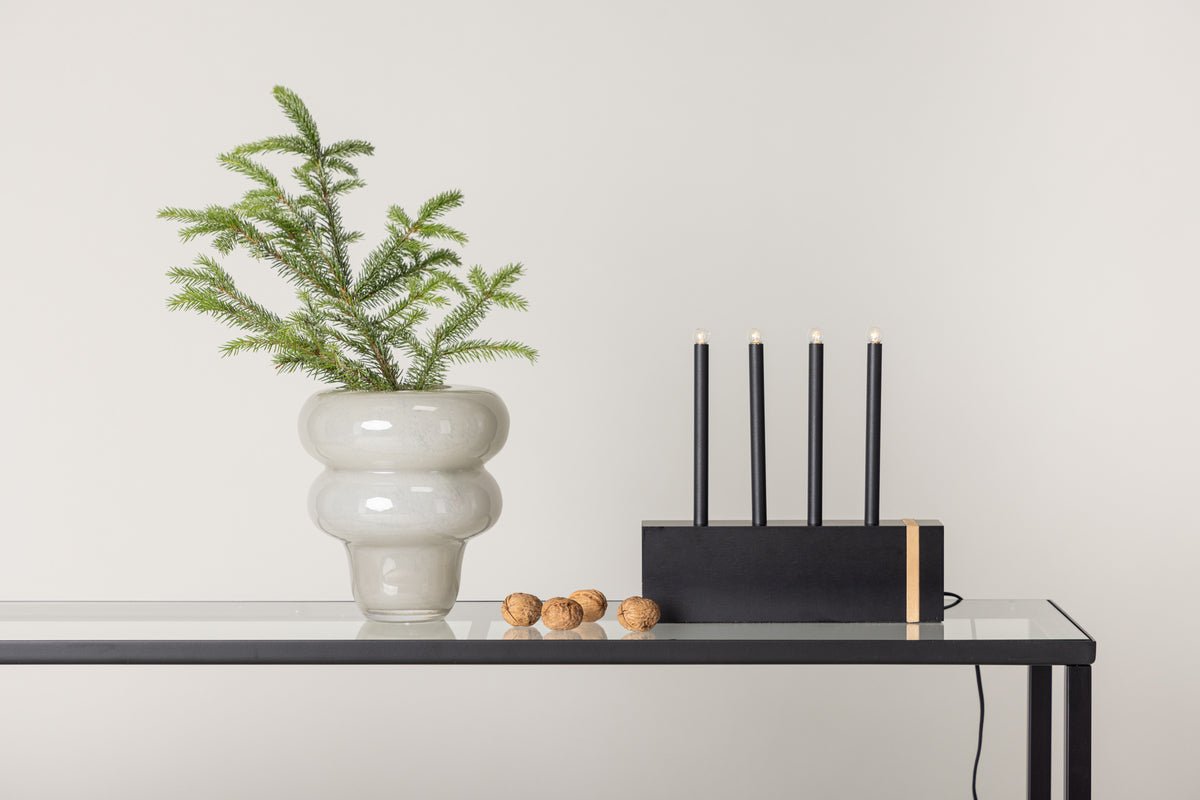 Chrëschtdekoratioun Mira - an Schwaarz mat 4 Kerzen