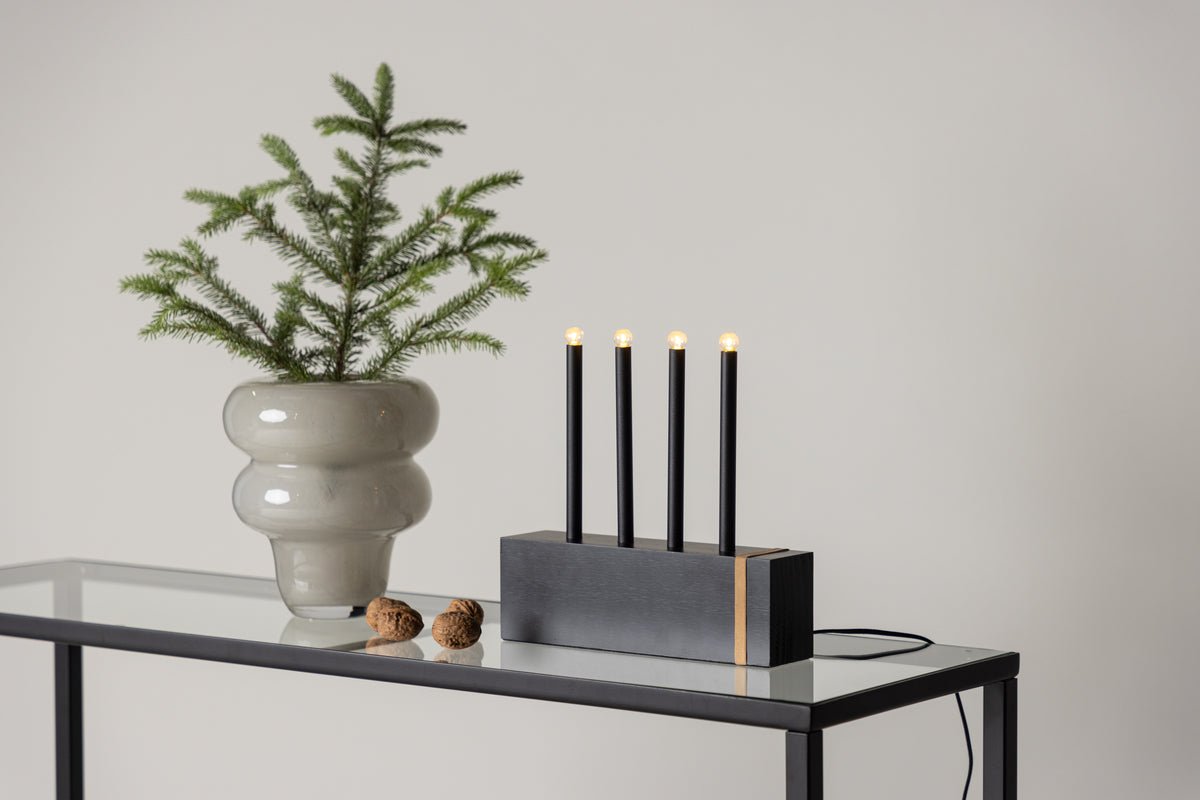 Chrëschtdekoratioun Mira - an Schwaarz mat 4 Kerzen