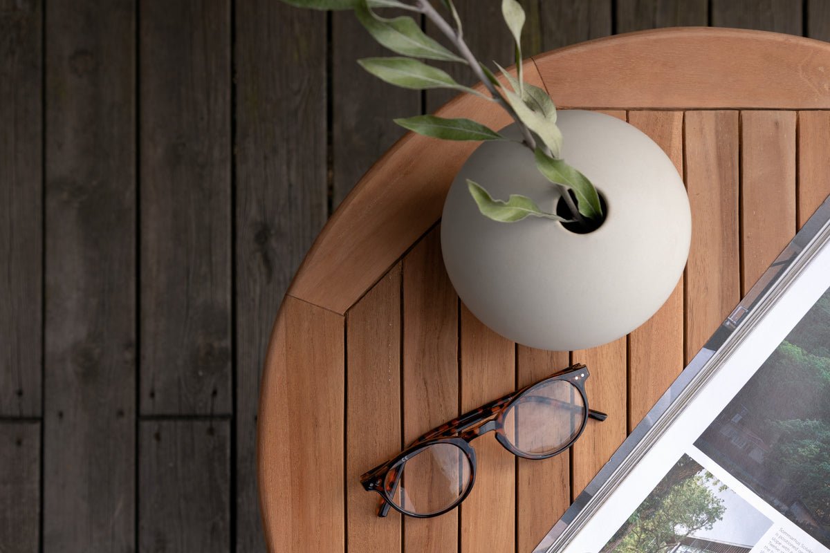 Kaffisdësch Hans - Ø50 mat Teakholz an natierlecher Optik