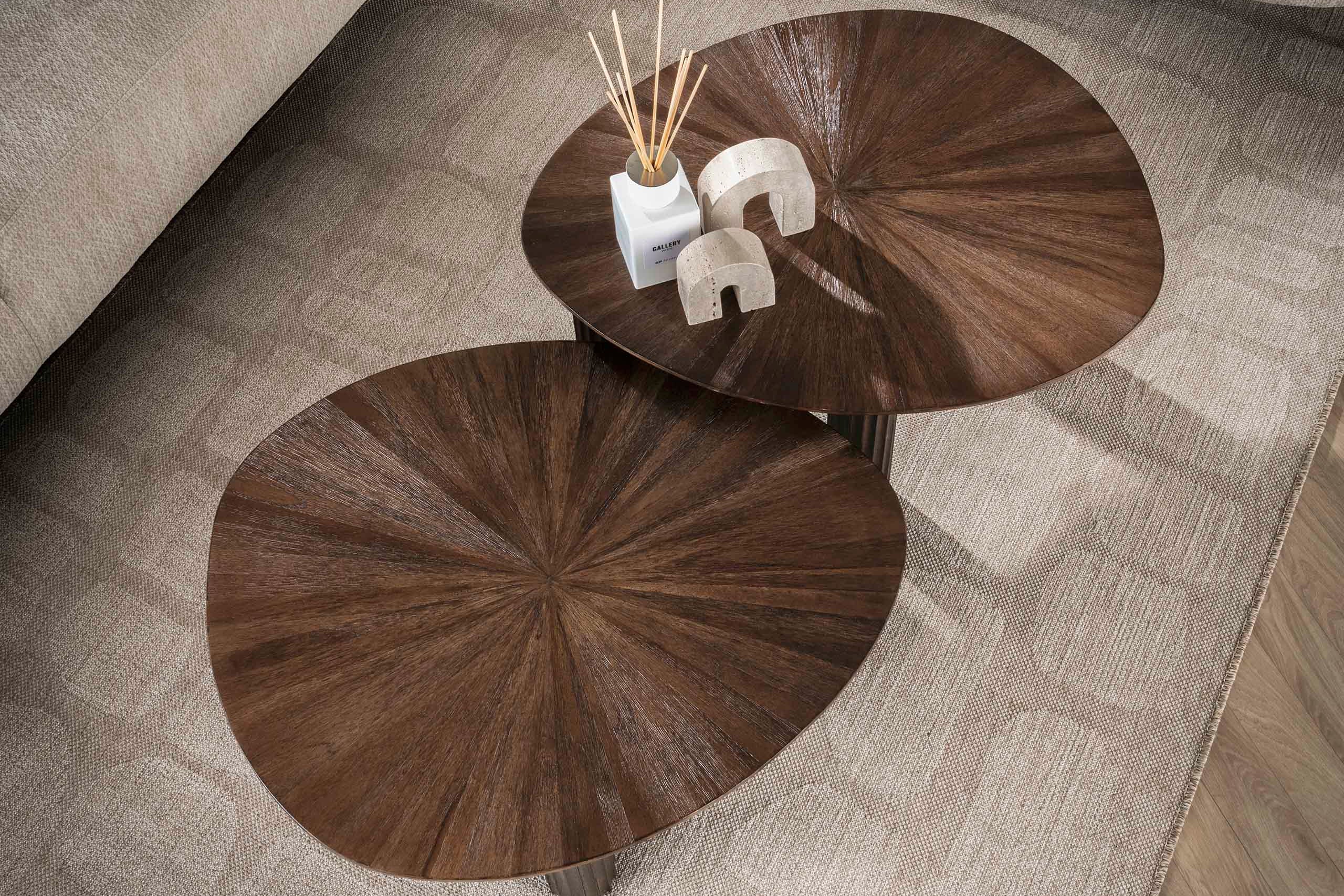 Couchtisch Soluma - 2er Set aus héichwäertegem Teakholz am Dräieck-Design