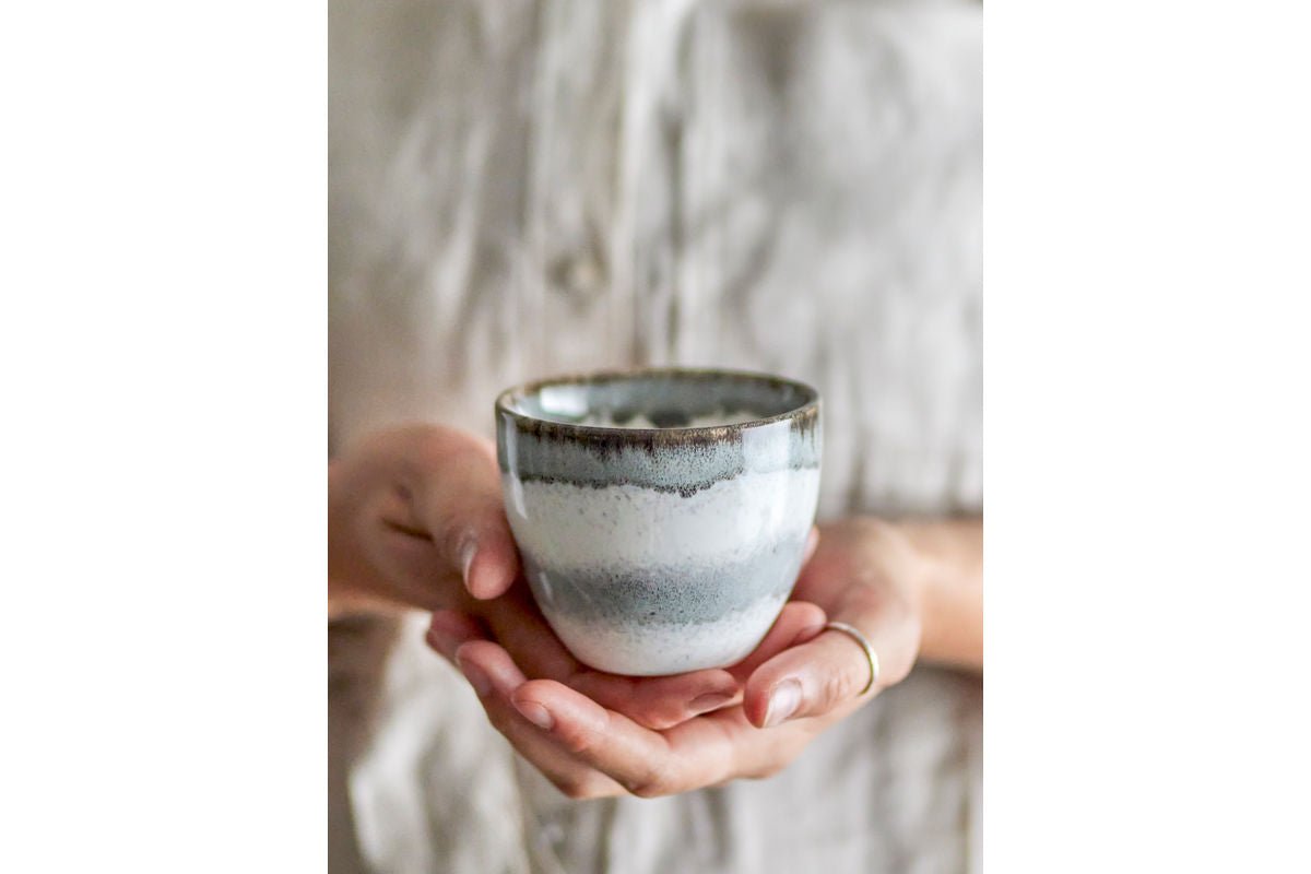 Tasse Avelin - aus Steingut gefertigt - ohne Henkel