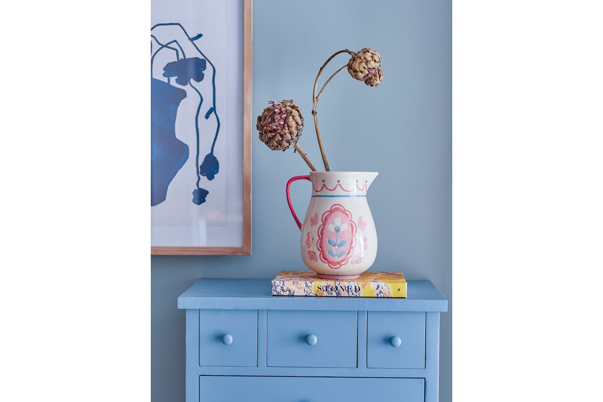 Krug Miren – handdekoréiert Steingut mat Blummemotiv