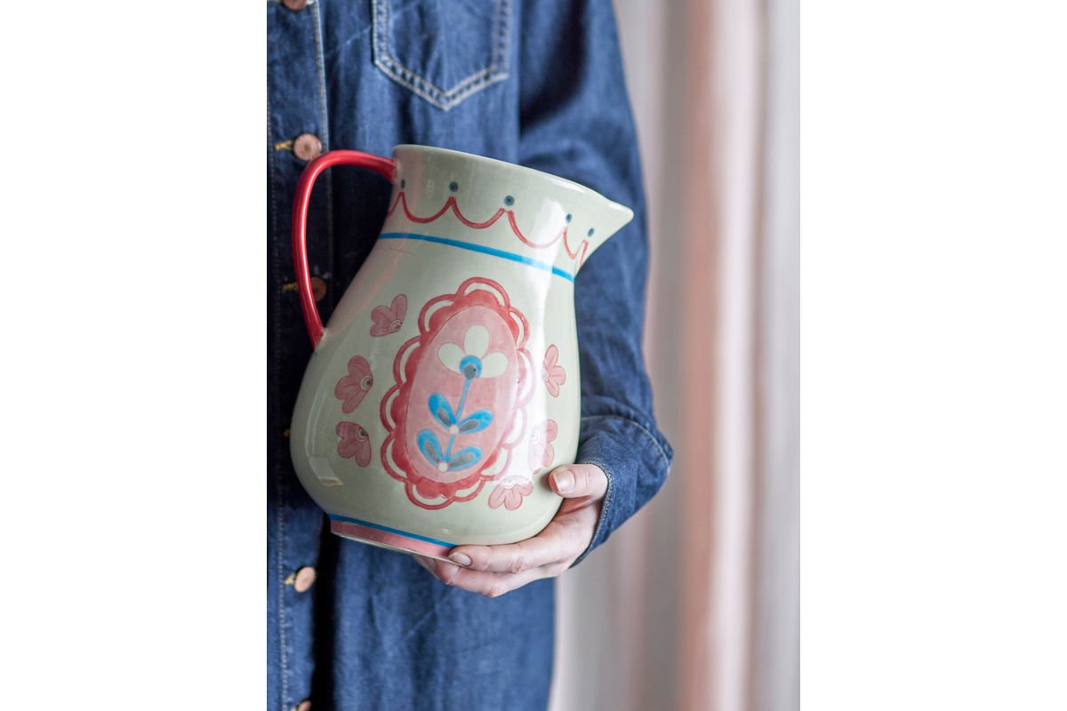 Krug Miren – handdekoréiert Steingut mat Blummemotiv