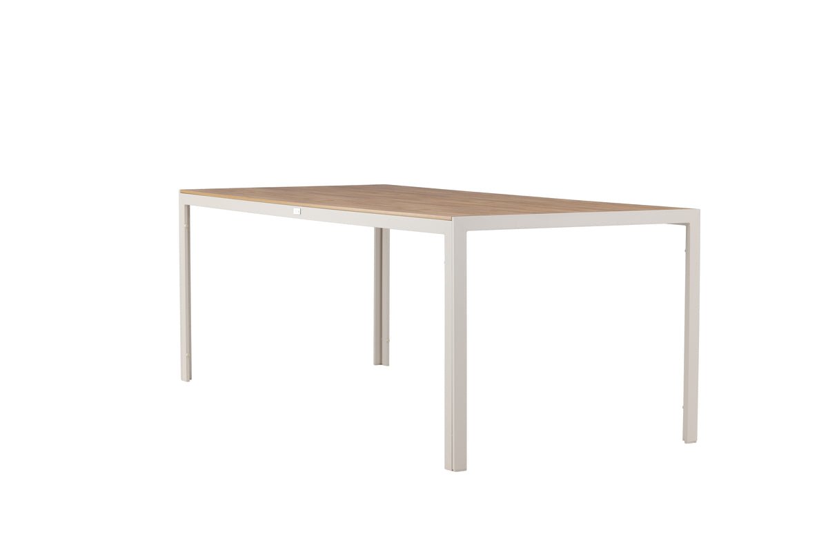 Gartentisch Tareen - eng harmonesch Kombinatioun aus Natierlechkeet a Stabilitéit