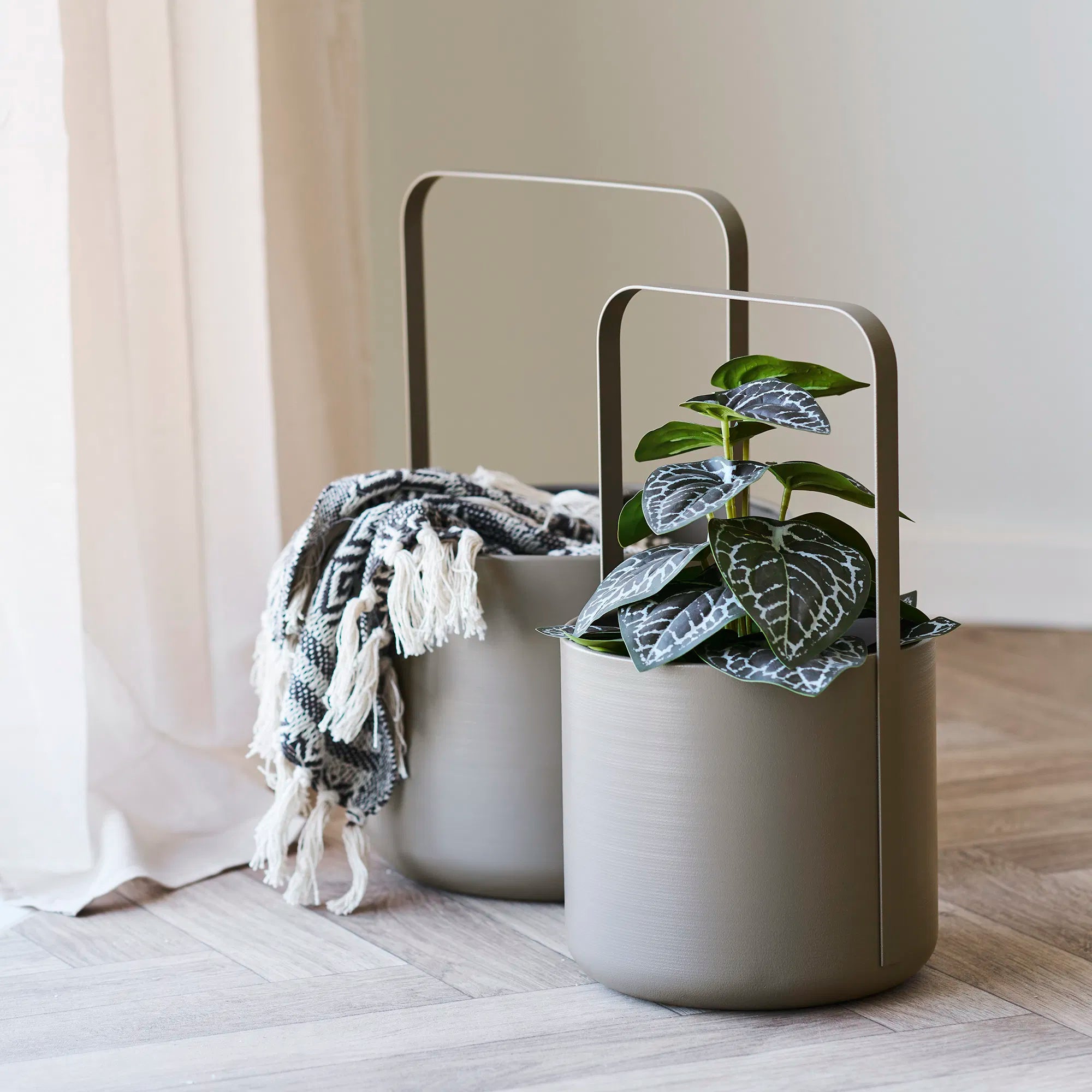 Blummepott „Arvion“ – 2er-Set aus brongem Stol