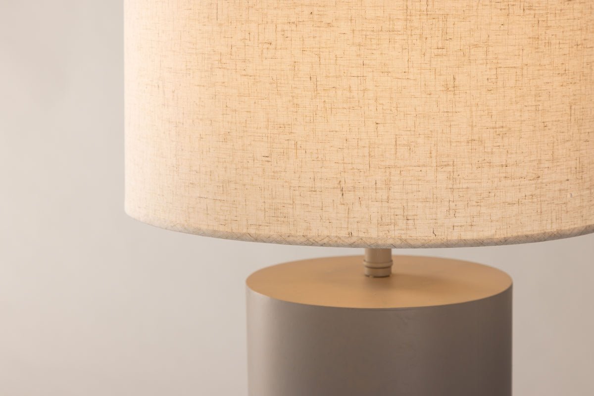 Stehlamp „Ravo“ – Zylindrescht Design an Hellgro (Héicht 100 cm)