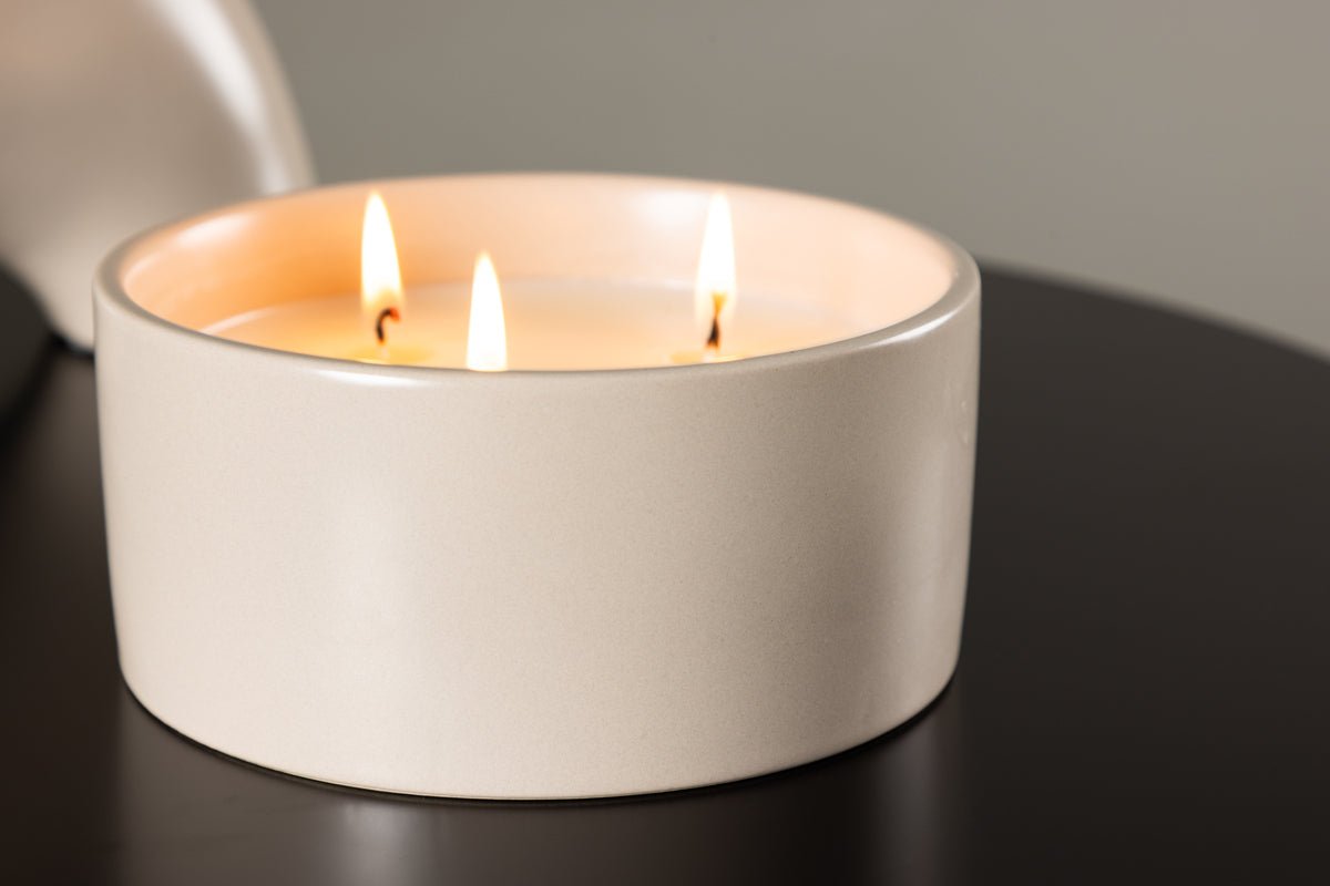 Duftkerz Liora – Stilvoll Kerz am Keramikgefäß an Béis