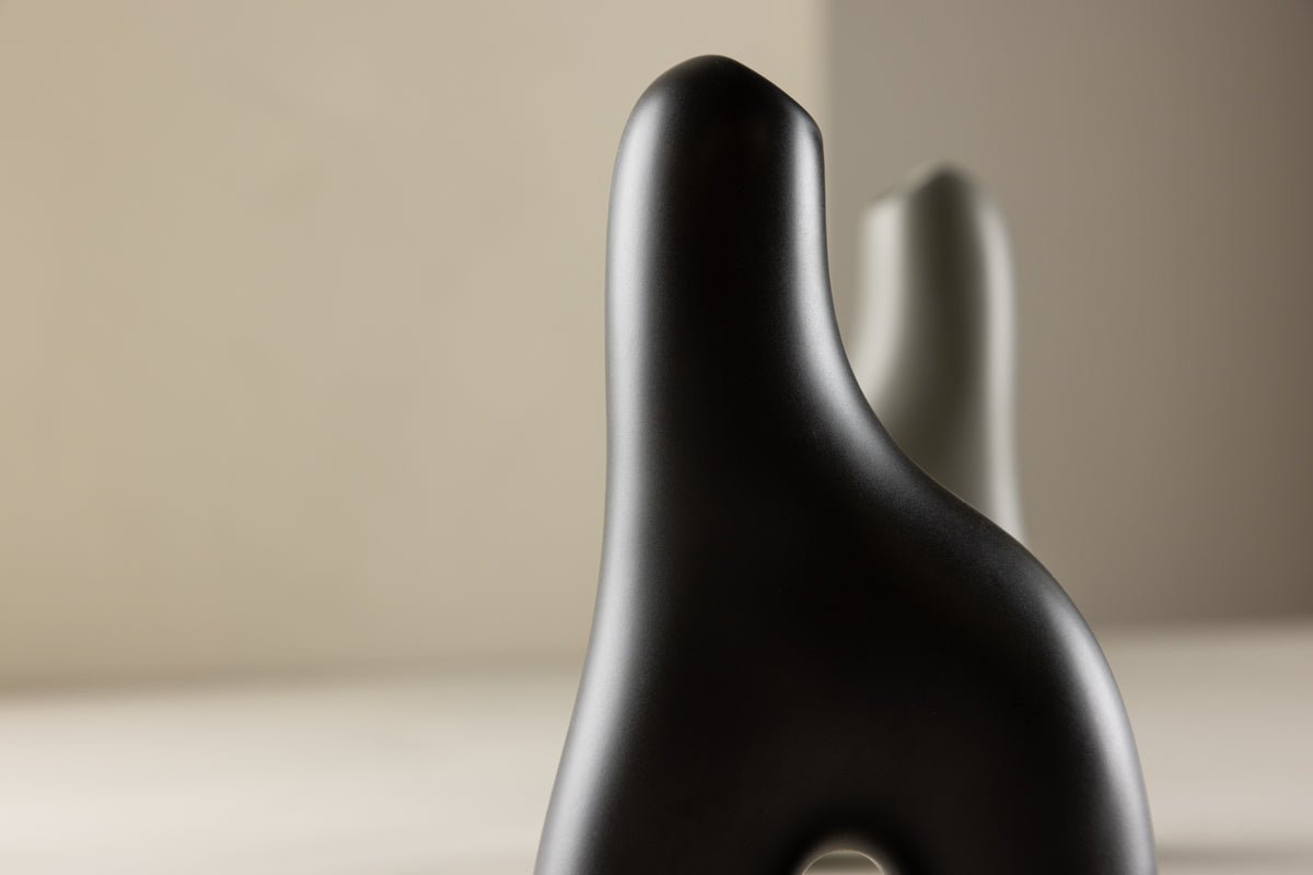 Vase Noara 16 cm – Skulpturalt Designobjekt aus Steingut