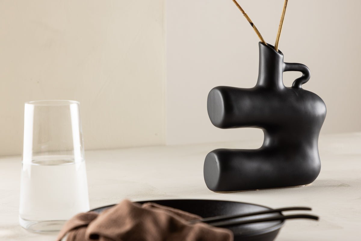 Vase Calvera 19 cm – Skulpturales Designobjekt an Wäiss oder Schwaarz