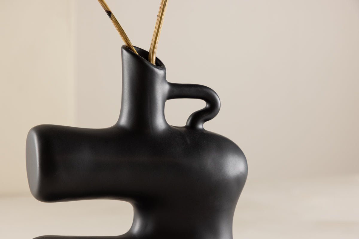 Vase Calvera 19 cm – Skulpturales Designobjekt an Wäiss oder Schwaarz