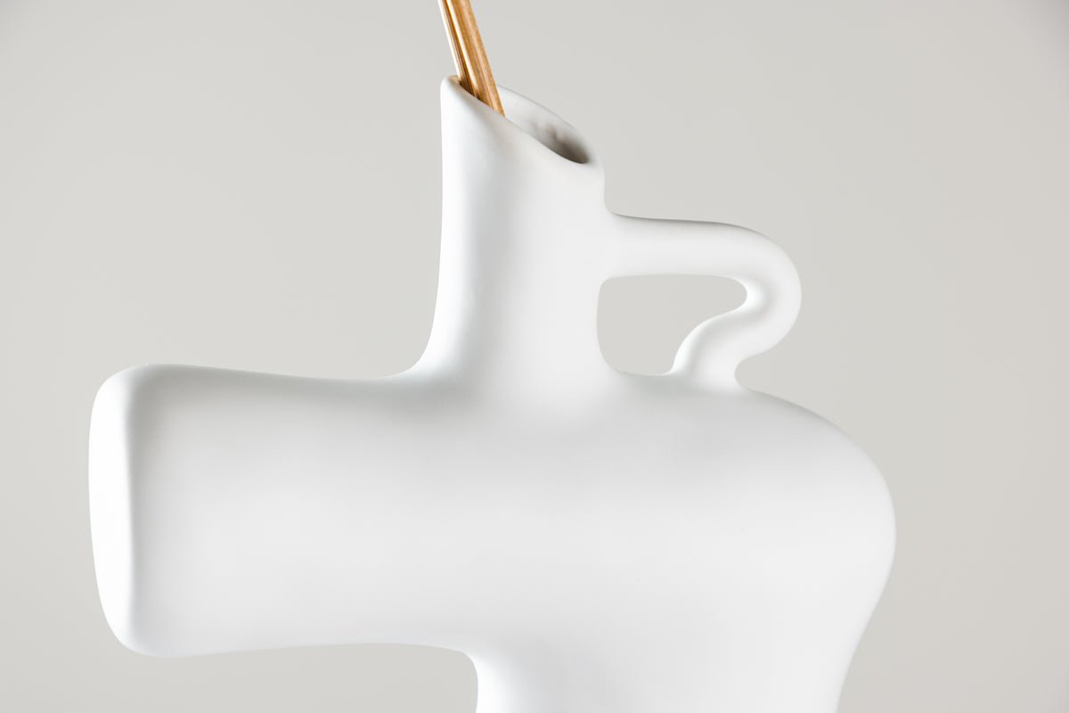 Vase Calvera 19 cm – Skulpturales Designobjekt an Wäiss oder Schwaarz