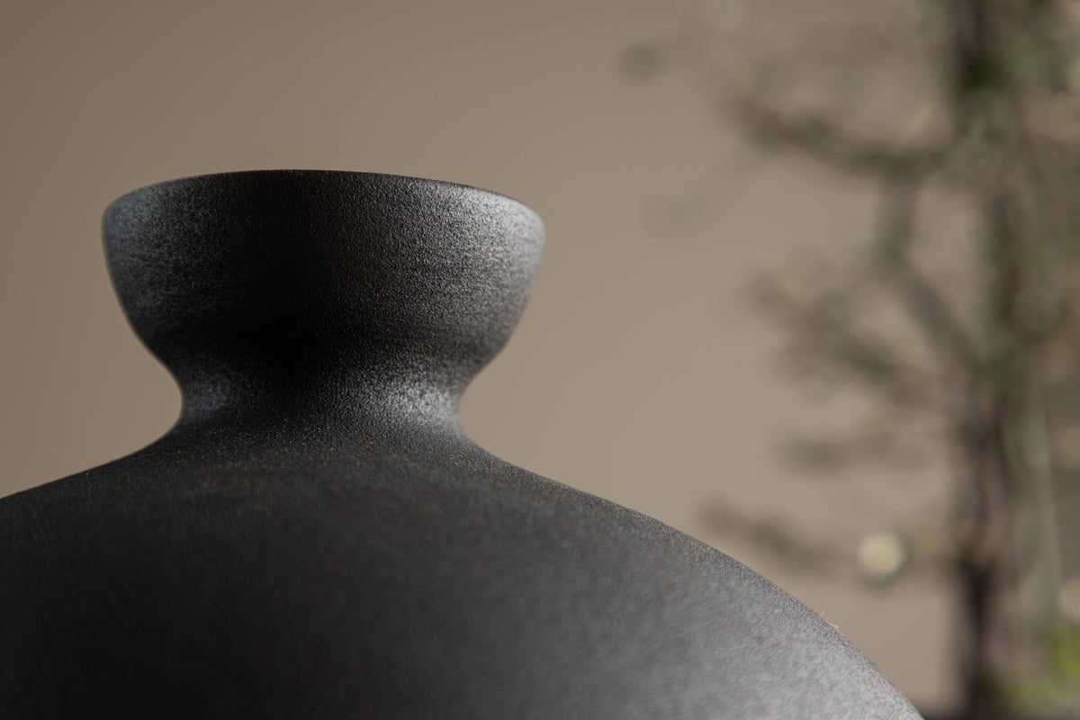 Vase Rellis Ø20 cm – Modern mat engem spilleresche Twist