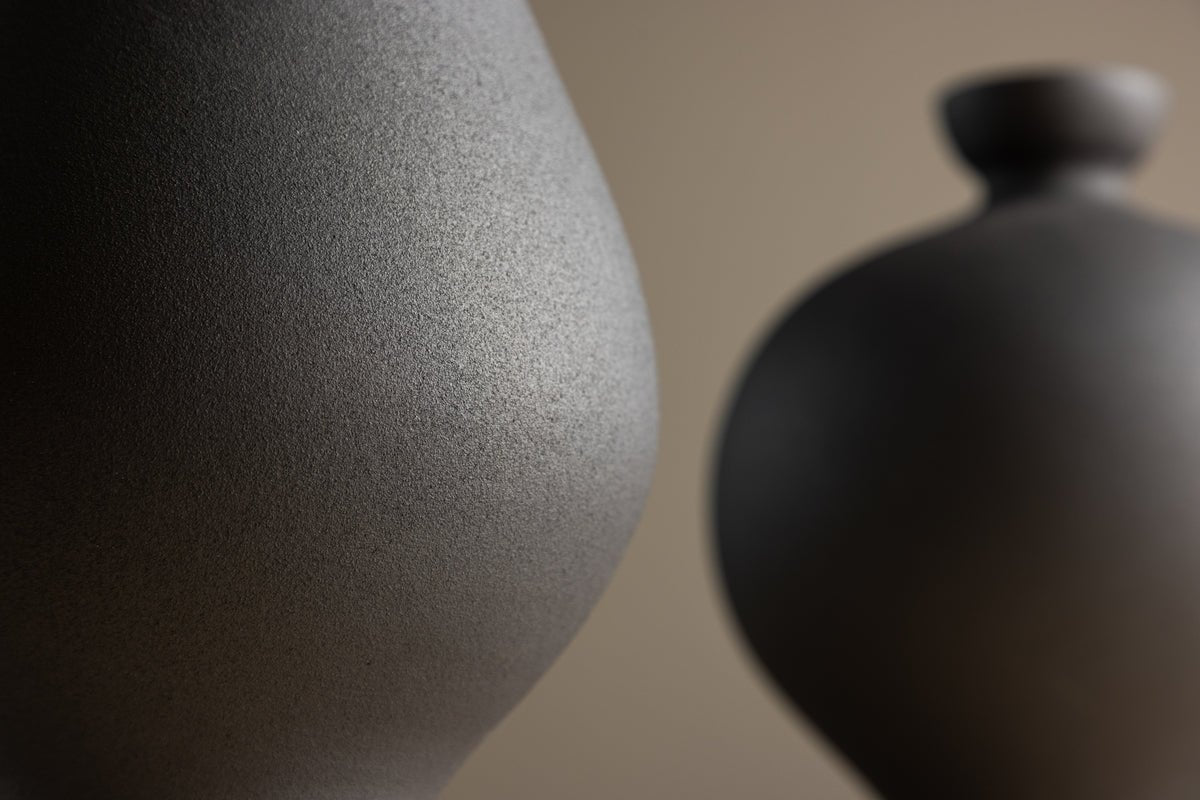 Vase Rellis Ø14 cm – Zäitlos Keramik mat feine Sprenkeleën