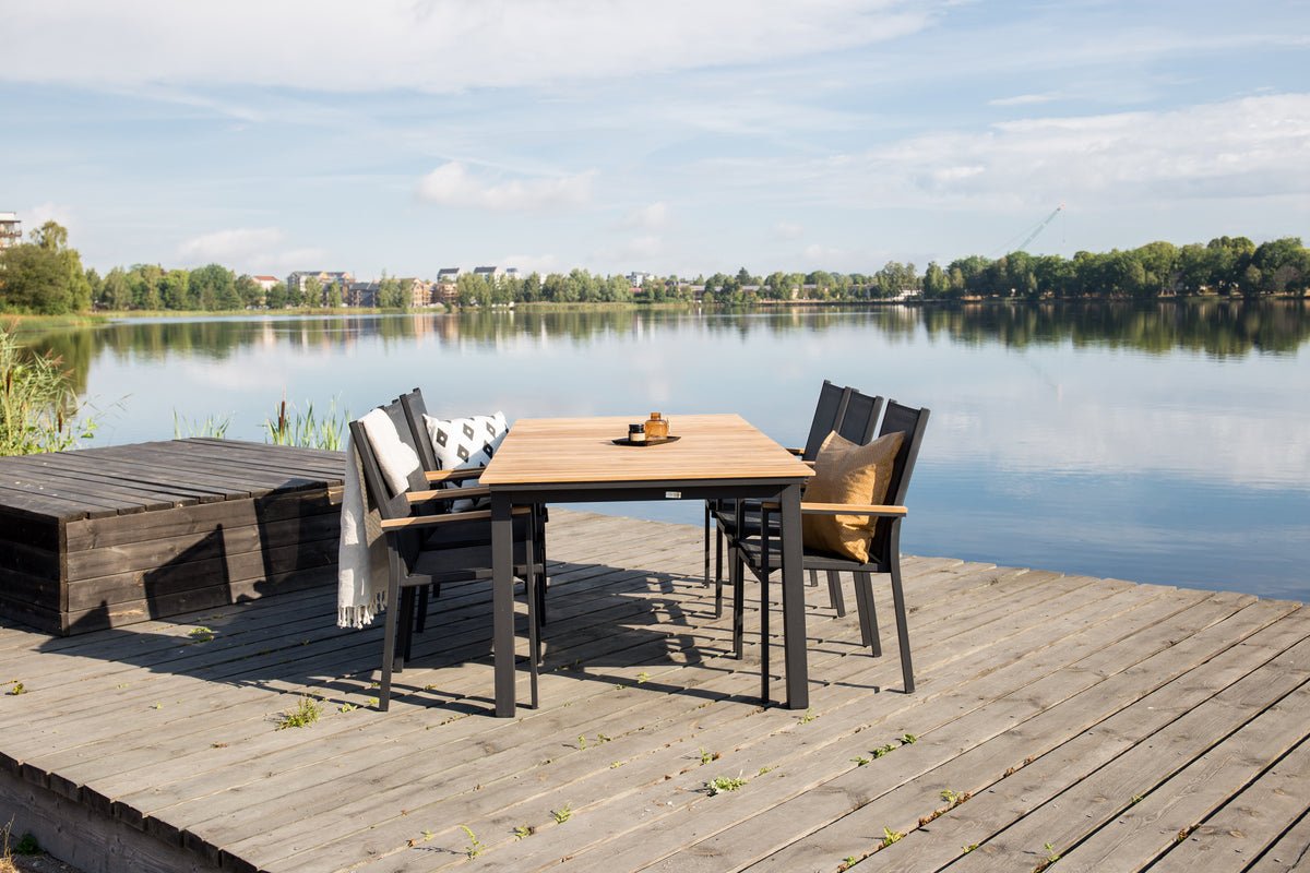 Gartentisch Caimana - en auszéihbarem Iessdësch mat enger edler Teakholzplack