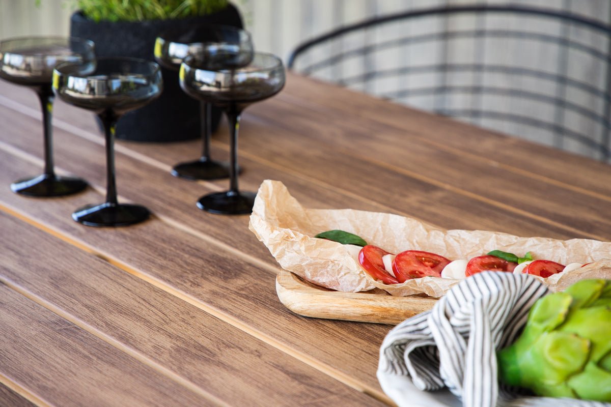 Gartentisch Tareen - eng harmonesch Kombinatioun aus Natierlechkeet a Stabilitéit