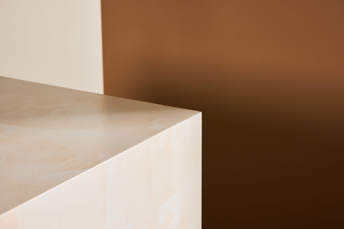 Couchtisch/Beistelltisch Nivara – Kubus mat aussergewéinlecher Optik