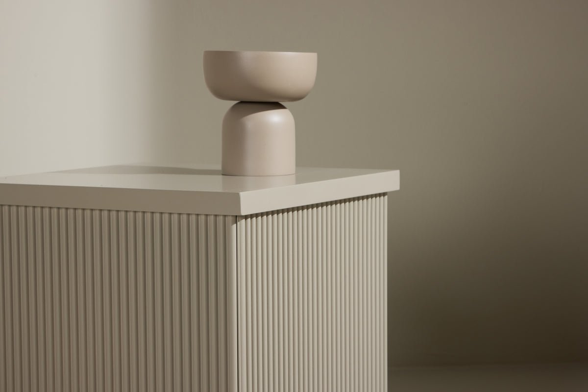 Beistelltisch Alvero – an beige Rillenoptik