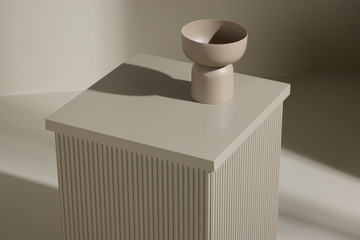 Beistelltisch Alvero – an beige Rillenoptik