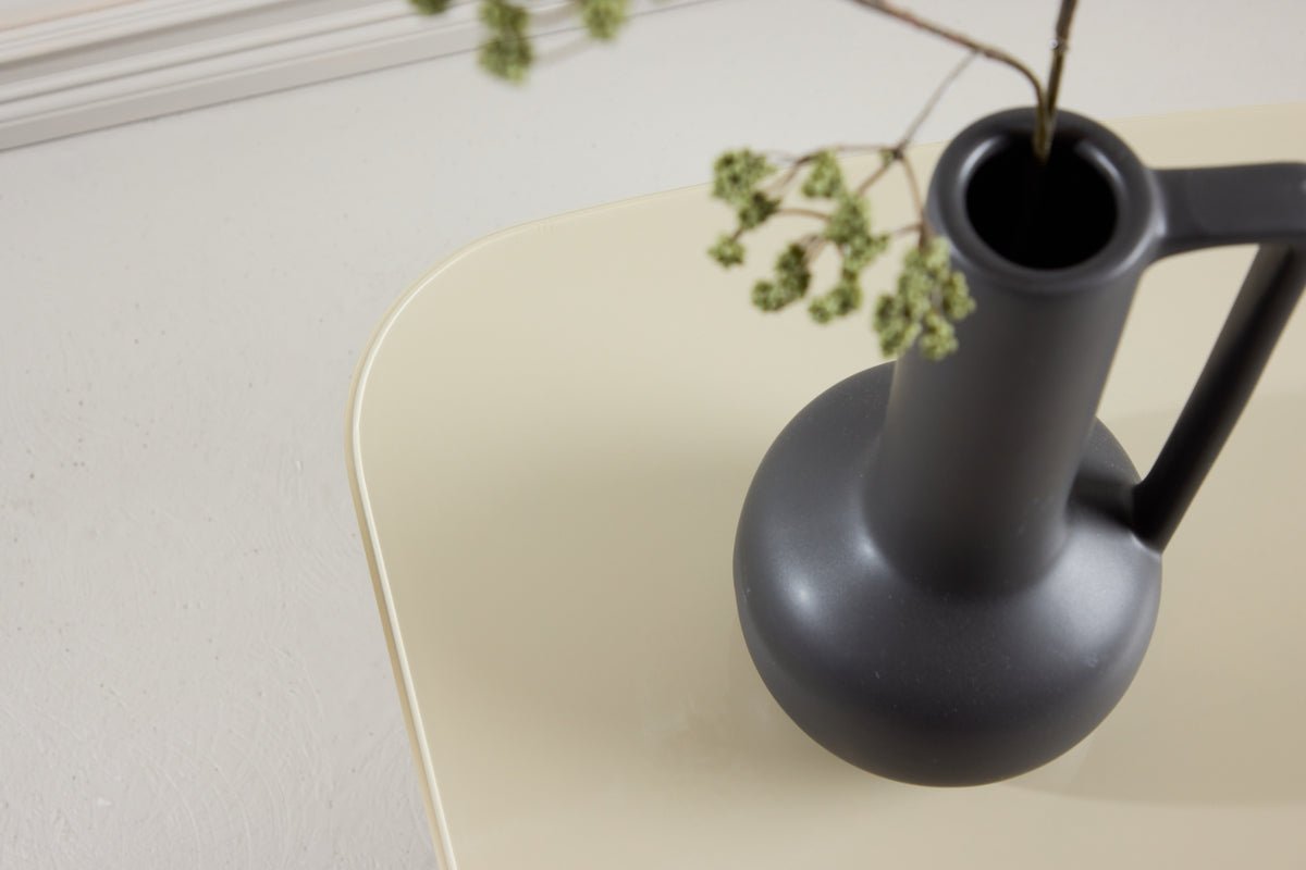 Couchtisch/Beistelltisch Sonaro – 70 × 45 cm an Béis mat Glasplack