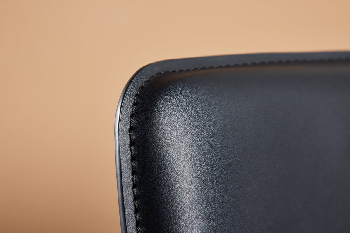 Stuhl Faro - Mit edlem pulverbeschichtetem Gestell