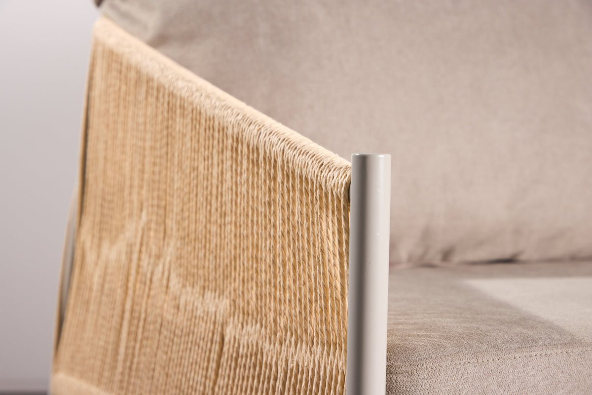 Sëtz Jupiter - a Béis mat Leinenstruktur