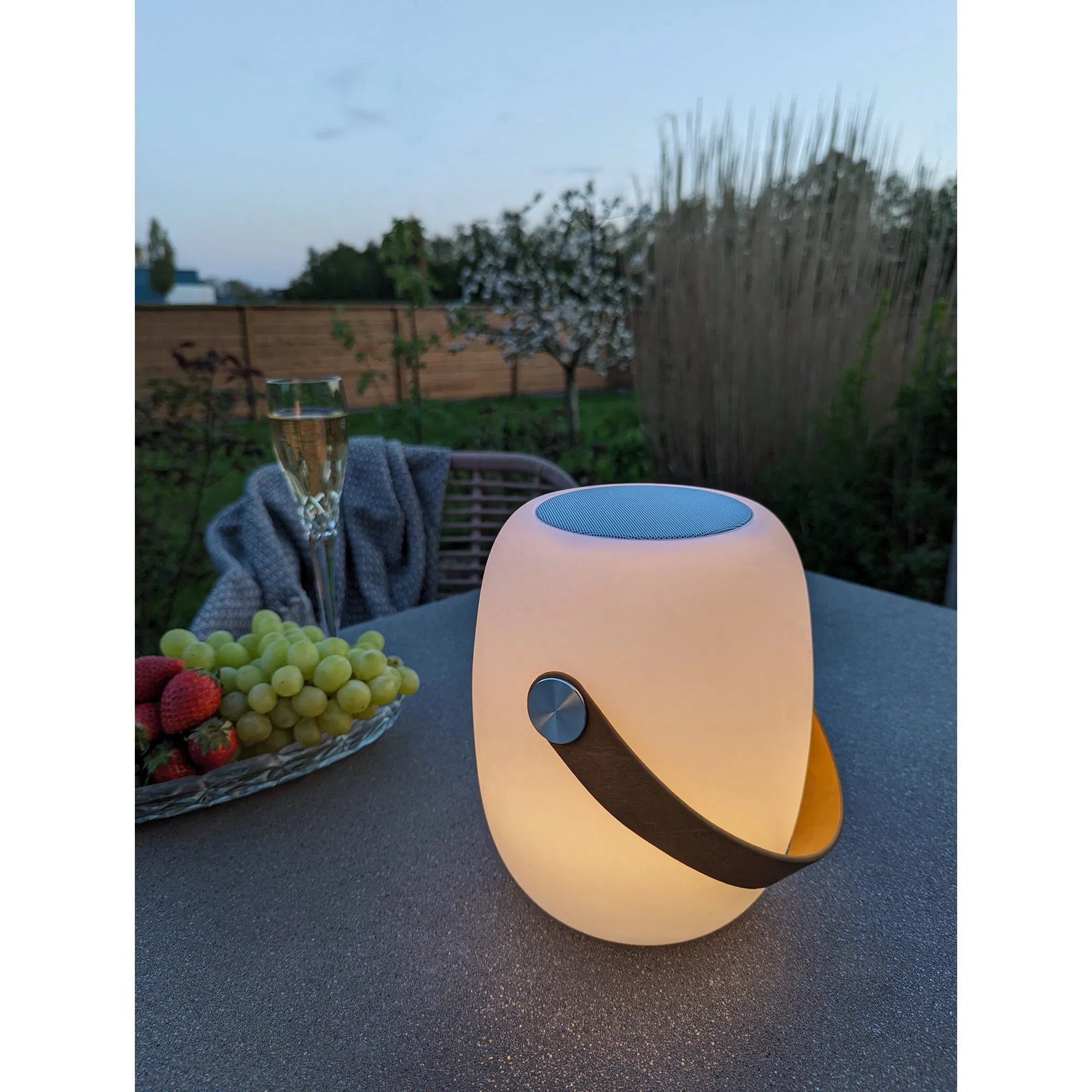 LED Outdoor Lampe Solara mat Bluetooth-Lautsprecher