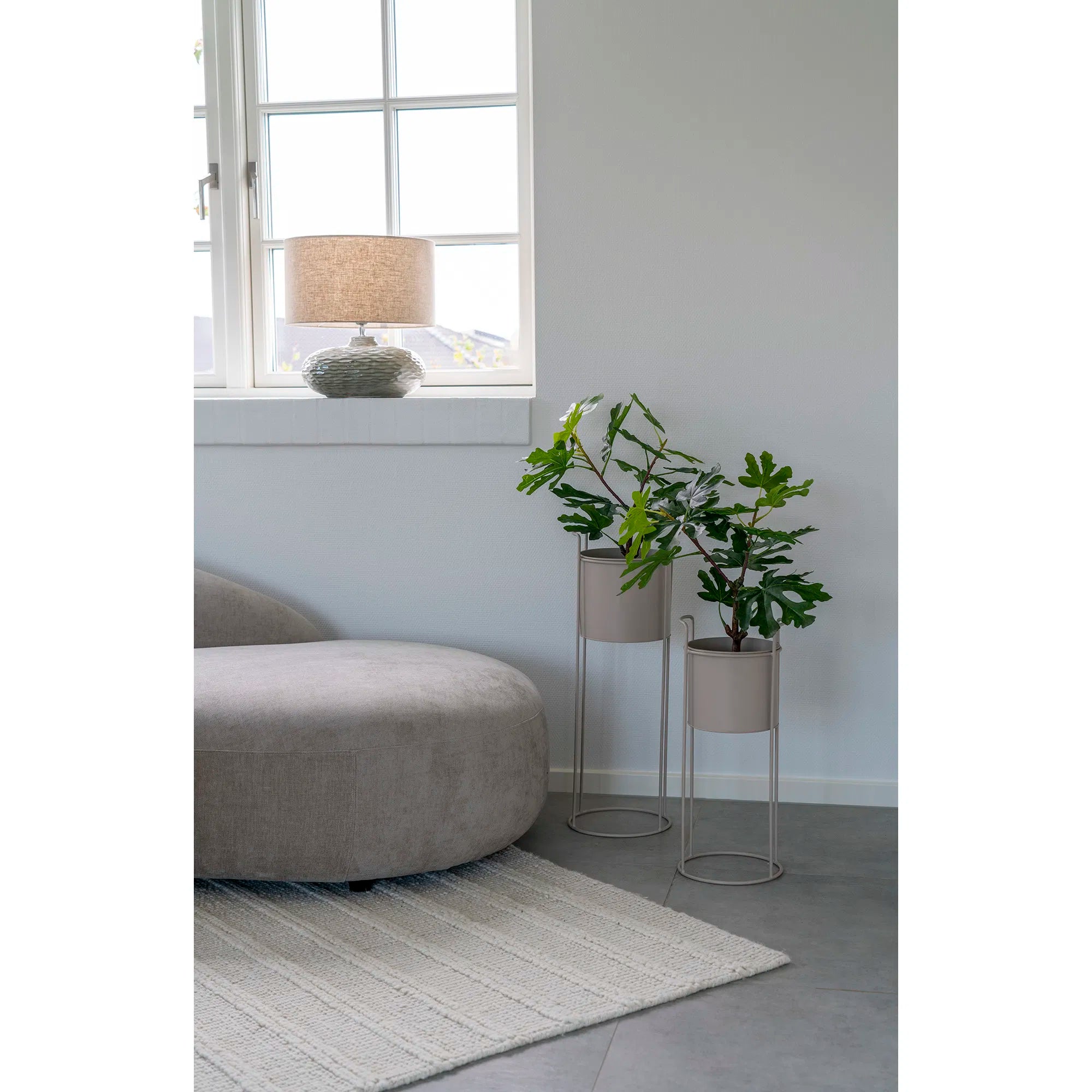 Dëschlampe „Ferano“ – Eleganz aus Keramik a mëllergrénger Faarf