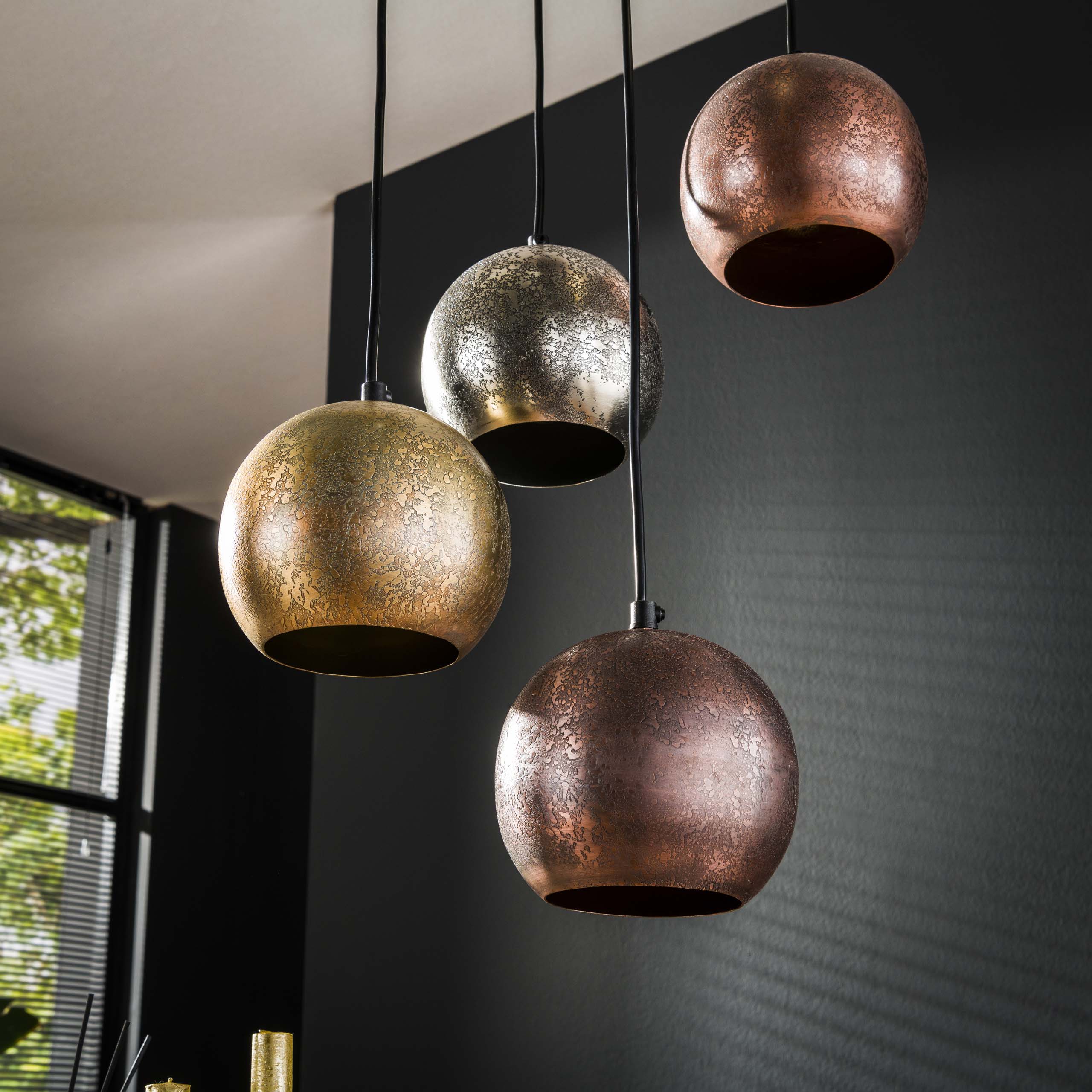 Pendelleuchte „Velluto“ – in der Metall-Farbkombination Chrom, Gold und Kupfer