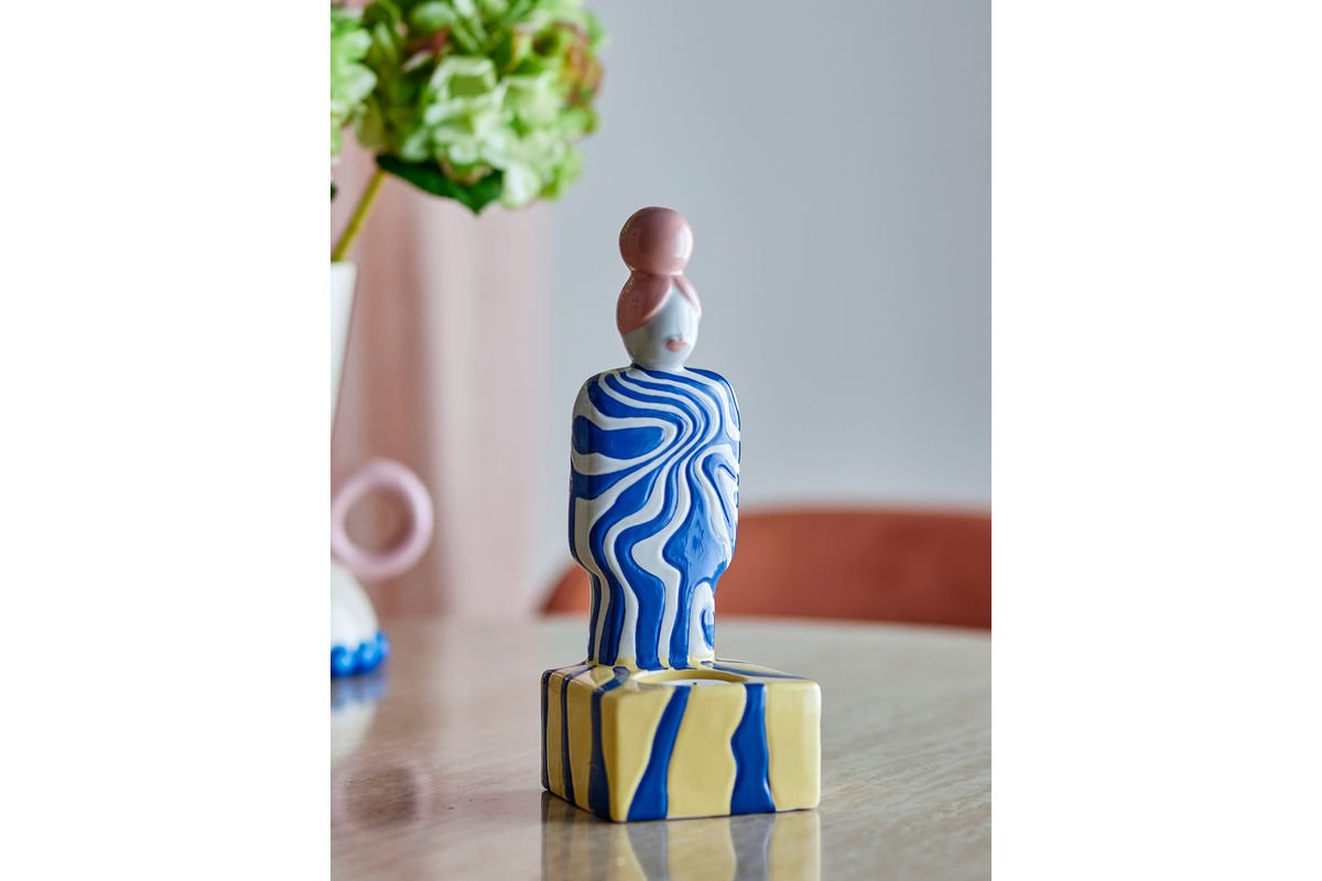 Teelichthalter Suri – Handbemoolt Figur mat Dräiwelmotiv