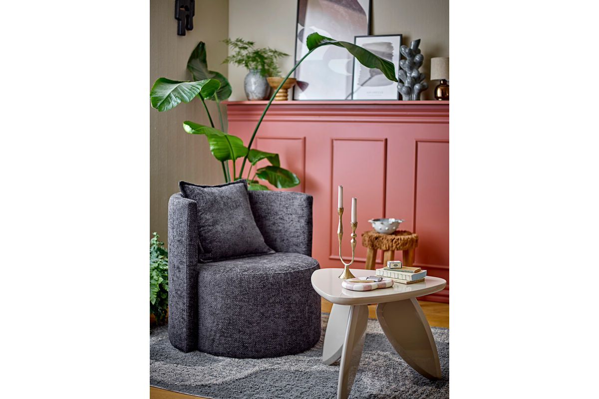 Couchtisch Lux – Skulpturalt Design am Natierlechen Ton