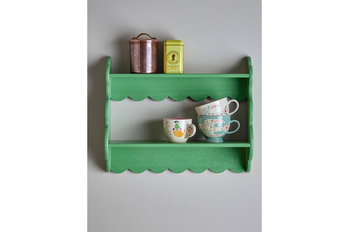 Regal Afin – Lackiertes Holzregal in gedecktem Grünton