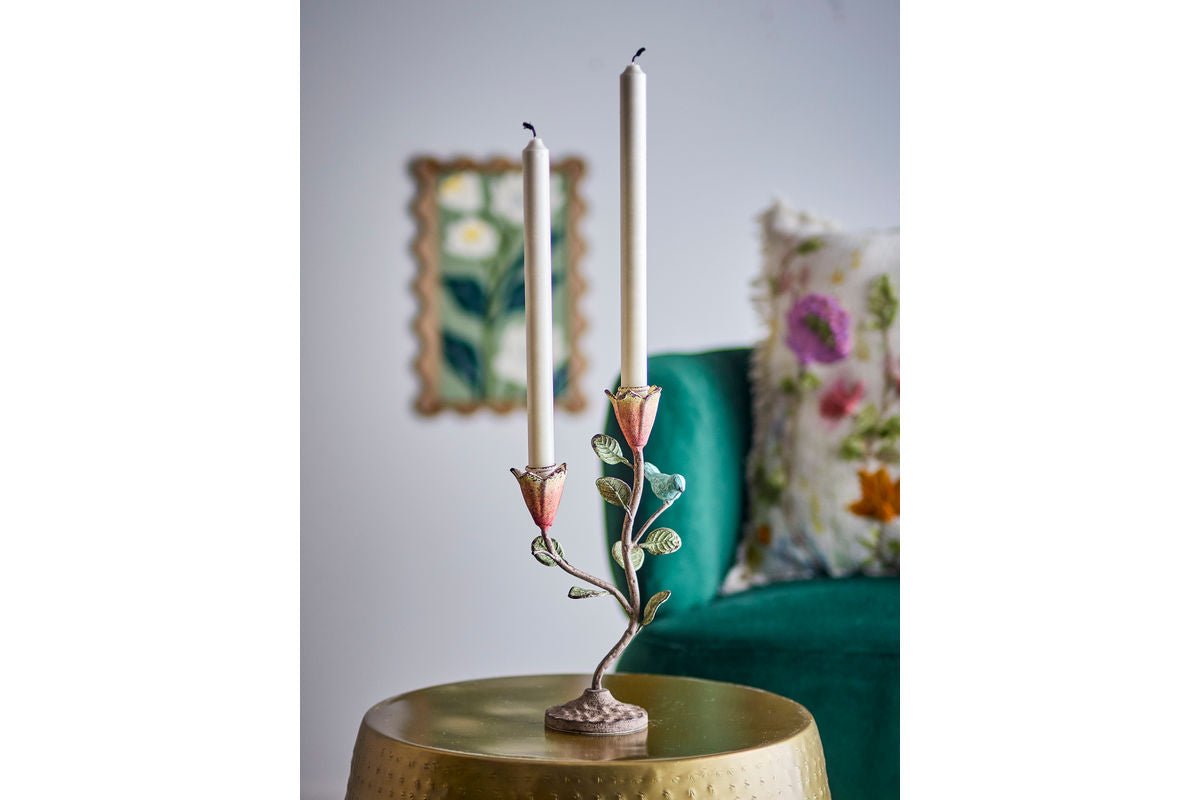 Kerzenhalter Amari – Handbemolten Metall an enger floraler Zweigform