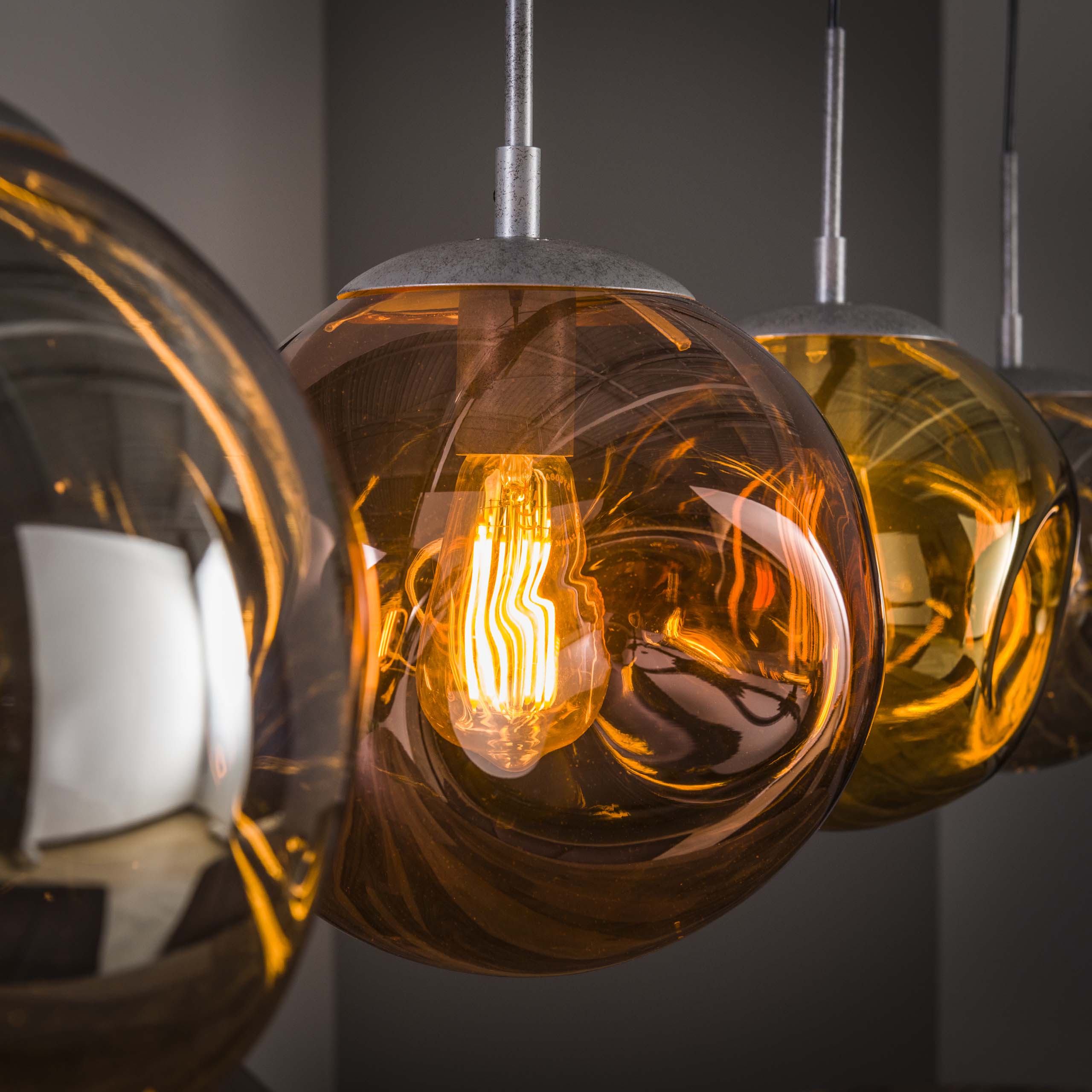Pendelleuchte „Virelli“ – 4 Leuchten in der Metall-Farbkombination Gold, Kupfer und Chrom
