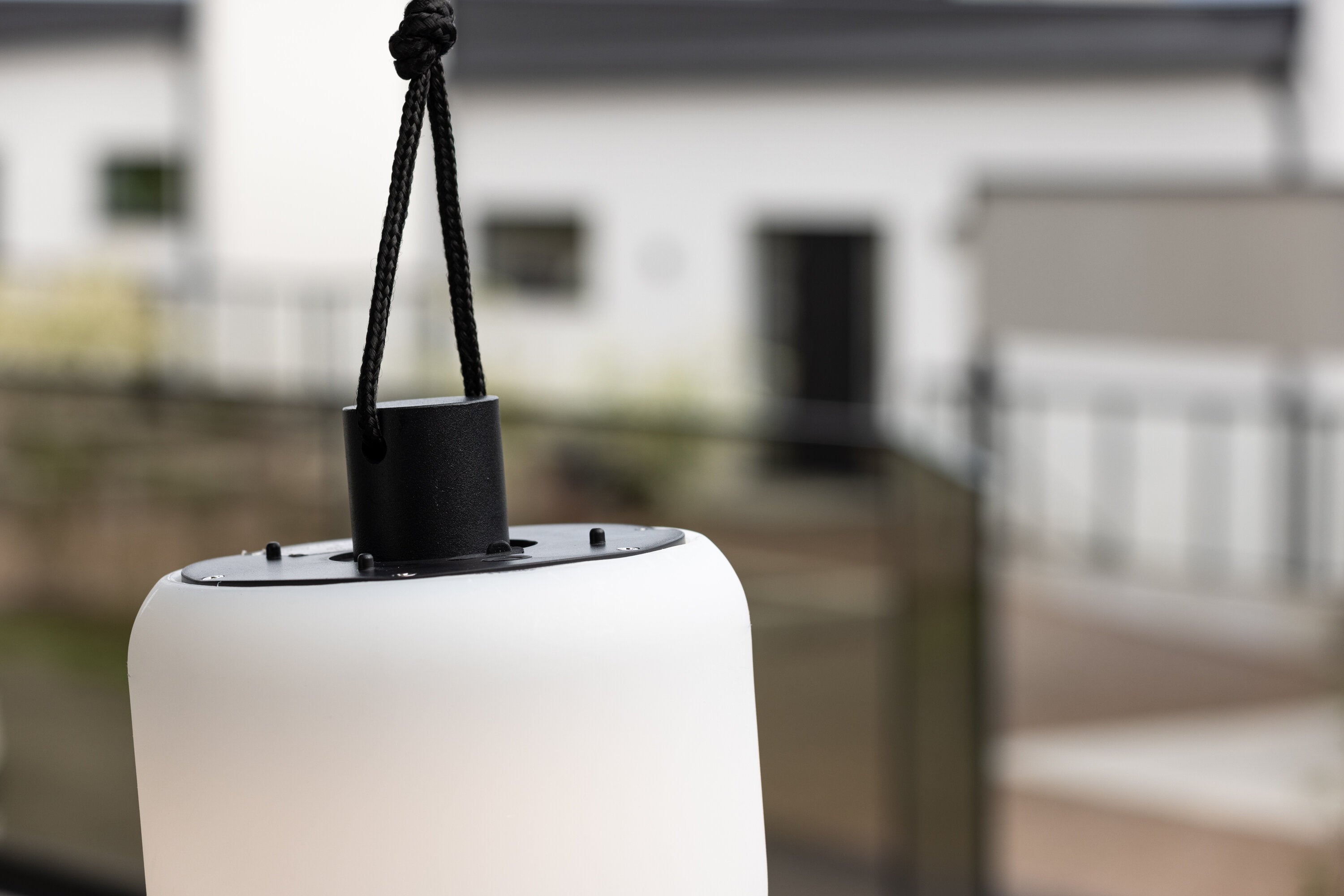 Outdoor-Pendelleuchte „Ilona" – in Weiß aus Stahl für Terrasse, Balkon & Garten