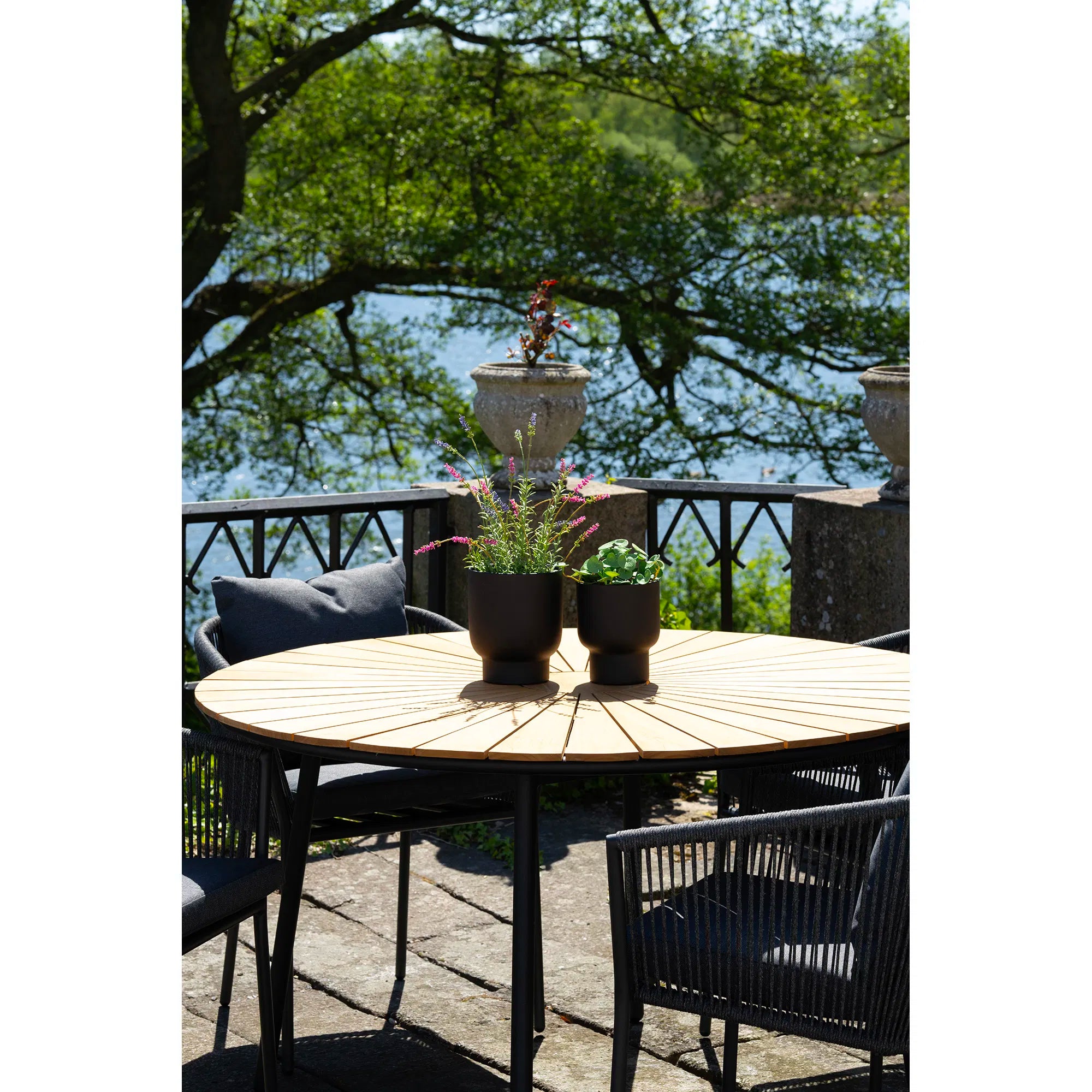 Gaarden Iessdësch Modena – Teak & Metall, ø130 cm