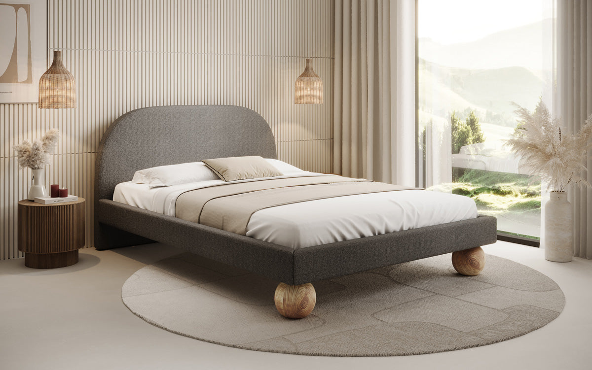 Lit design Milo en bouclé avec pieds en bois ronds