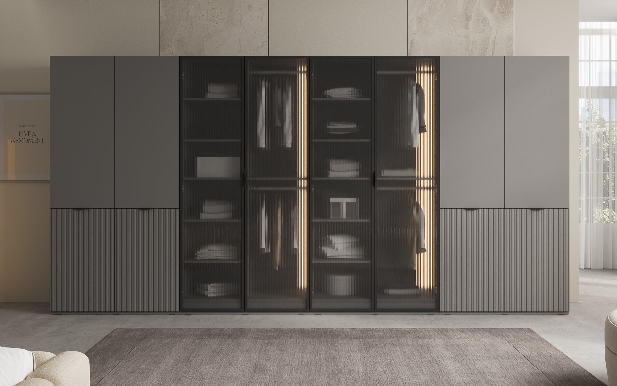 Modulo Rivon – Modularer Design-Kleiderschrank mit geriffelter Glasfront und Strukturpaneelen
